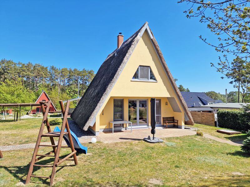 Reetgedecktes Ferienhaus im Seebad Loddin